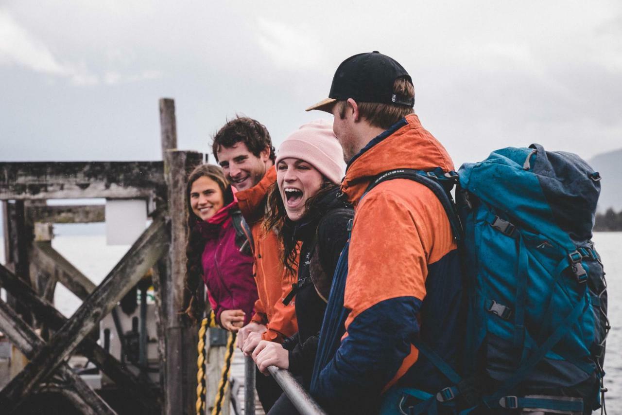 Хостел Lone Moose Backpackers Те-Анау Екстер'єр фото